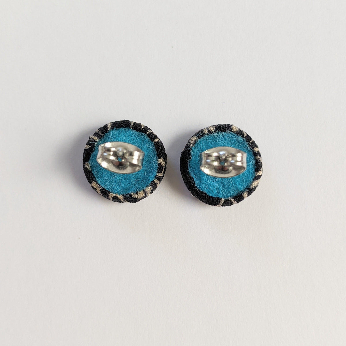 Shibori Button Earring - black and white